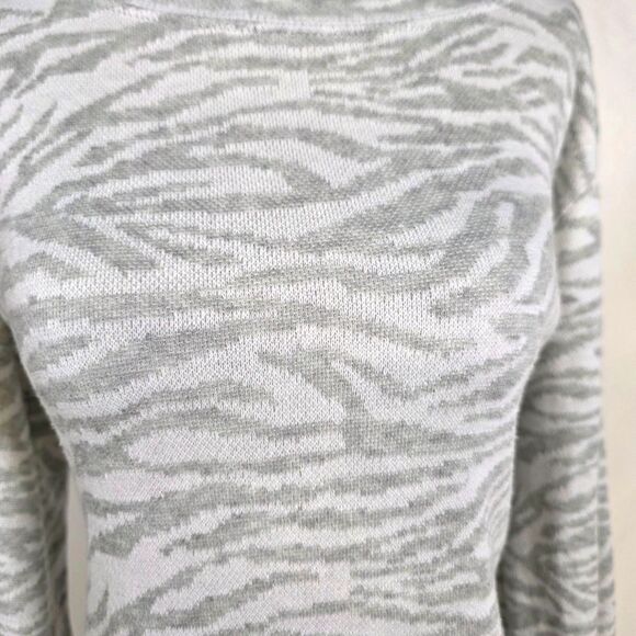 Ellen Tracy Silver Zebra Jacquard Cotton Blend Sweater Size Medium - Picture 3 of 9
